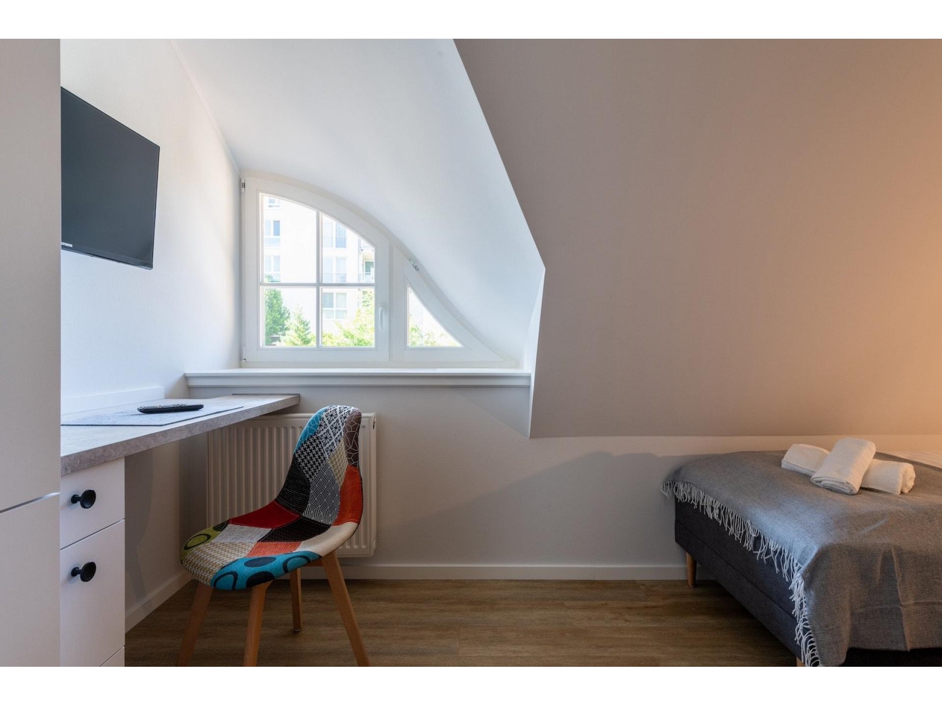 Schlafzimmer 2 mit Arbeit