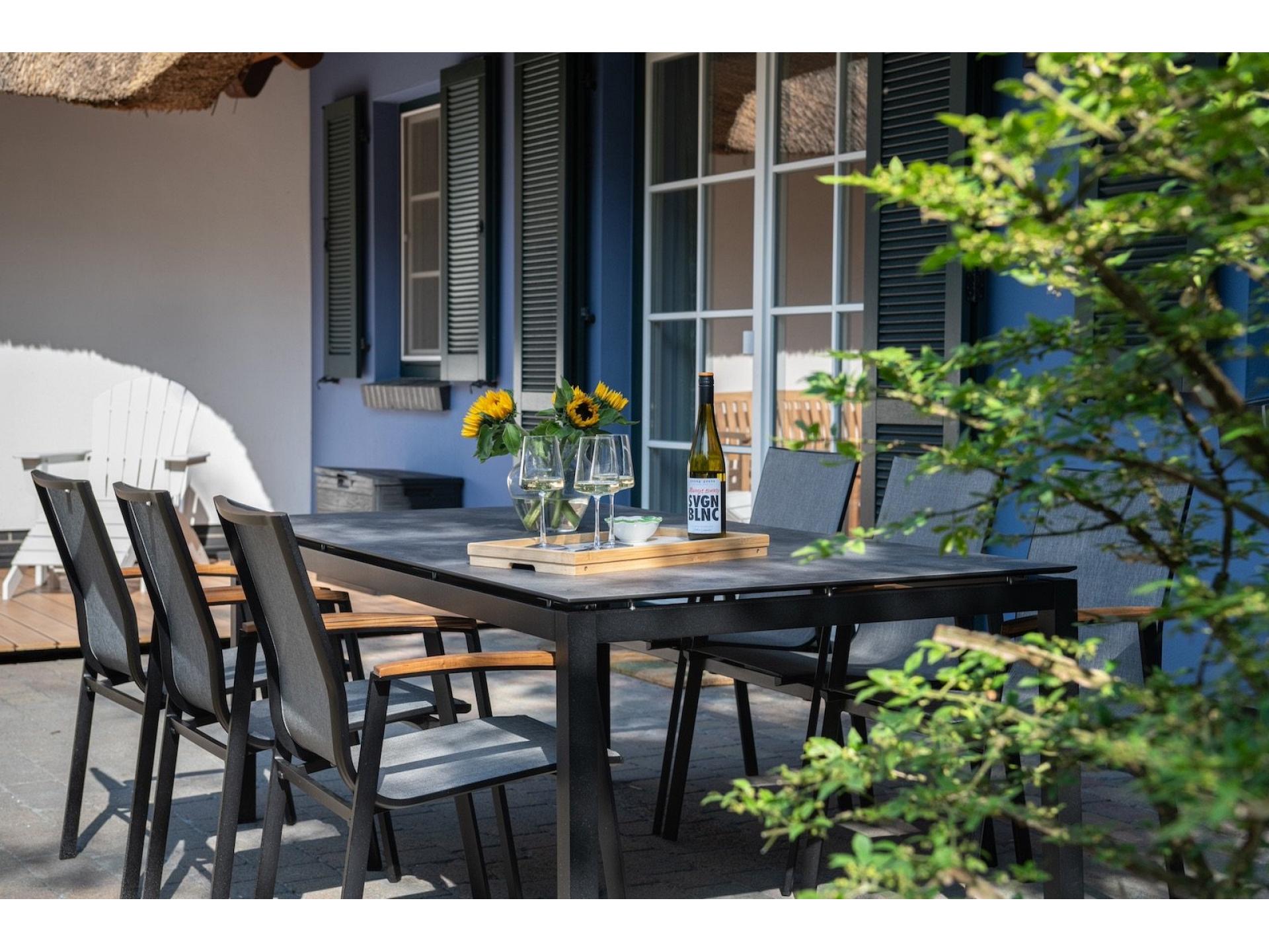 Terrasse mit Esstisch